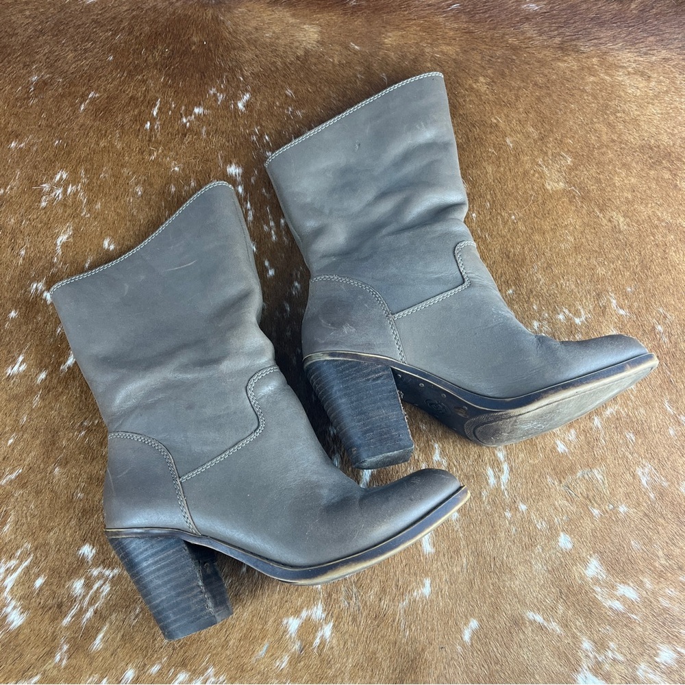 Lucky Brand heeled gray leather boot